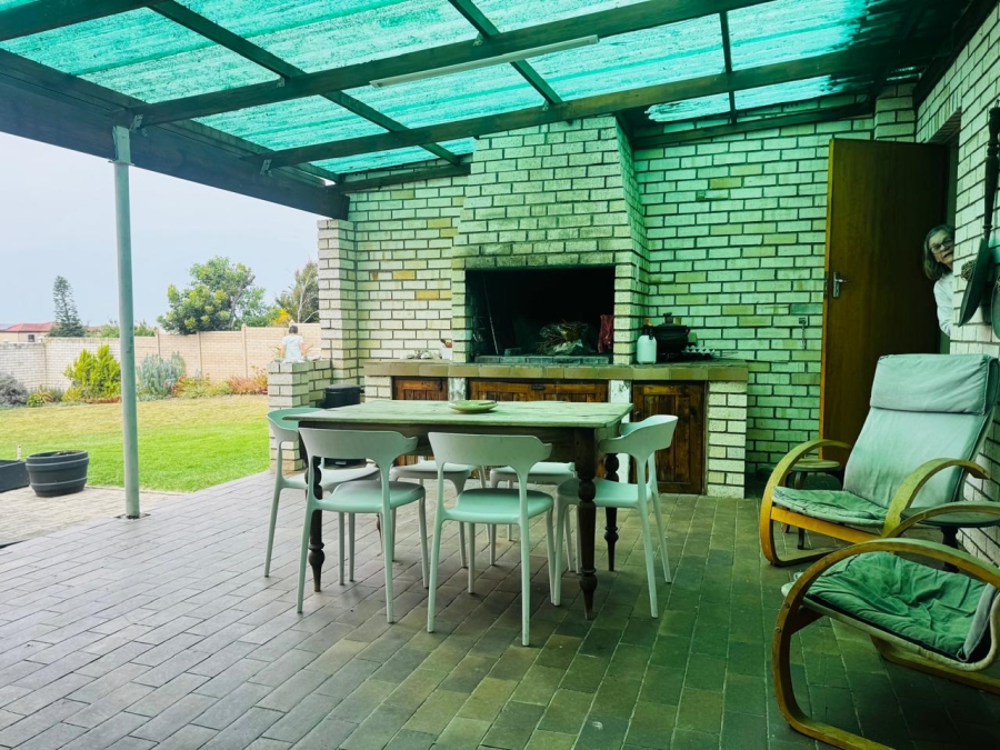 3 Bedroom Property for Sale in Wavecrest Eastern Cape